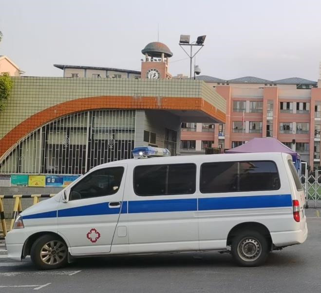 禹王台救护车出租护送骨折病人一公里多少钱